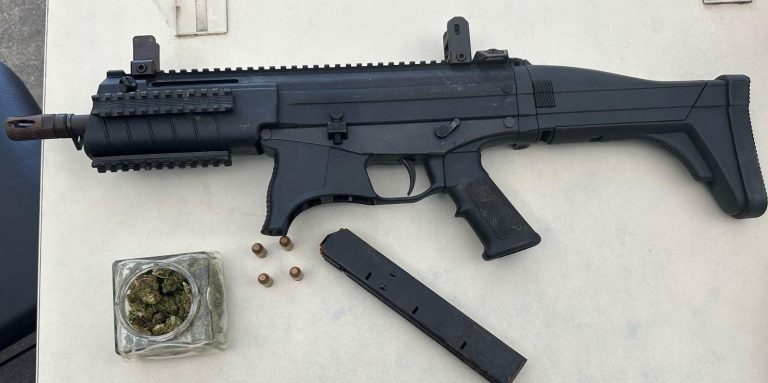 Polícia Militar apreende submetralhadora em Candeias