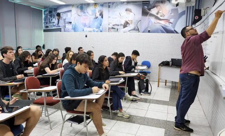 Pé-de-Meia Licenciaturas: últimos dias para cadastro para bolsa mensal