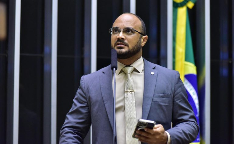 TODOS NA MESMA CELA! Deputado baiano quer acabar com separação de presos por facções em presídios