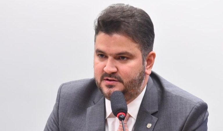 Deputado Diego Coronel solicita inclusão de PEC sobre parcelamento previdenciário na pauta da Câmara