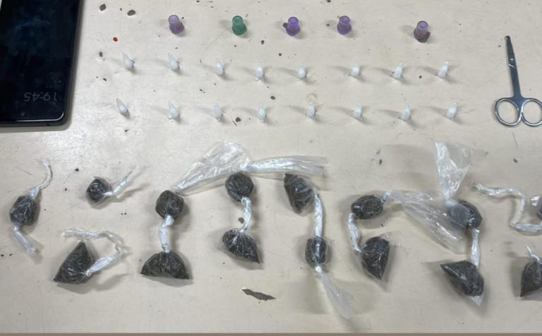 NO FLAGRA: Suspeito de tráfico de drogas é preso em Lauro de Freitas