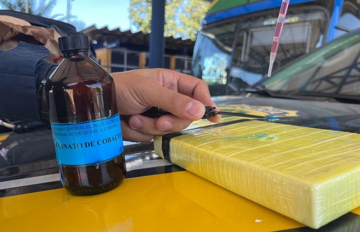PRF apreende cocaína em ônibus interestadual na BR-242, em Barreiras
