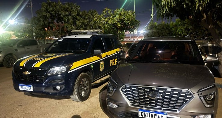 PRF recupera veículo com registro de roubo em Juazeiro