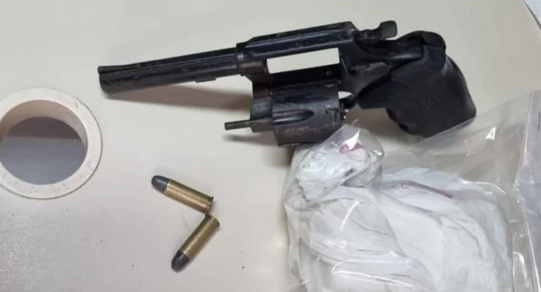 Arma e droga são apreendidas pela PM em Anguera