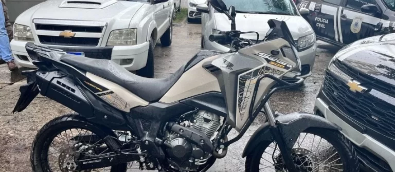 BAIXINHA DE SANTO ANTÔNIO: Suspeito tenta fugir com moto roubada e é alcançado pela PM