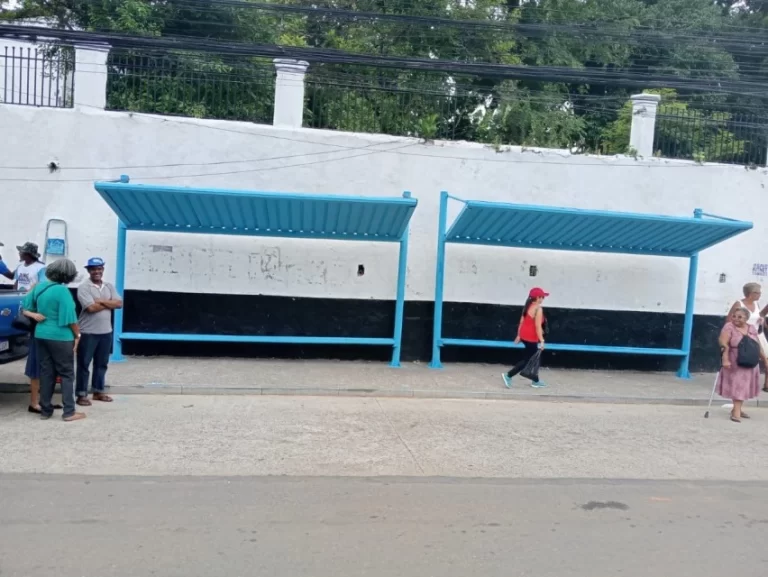 Mutirão: Semob realiza intervenções em abrigos de ônibus