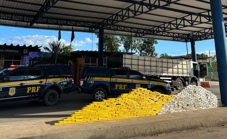 - OESTE BAIANO: Mais de R$20 milhões em cocaína localizados em fundo falso de caminhão
