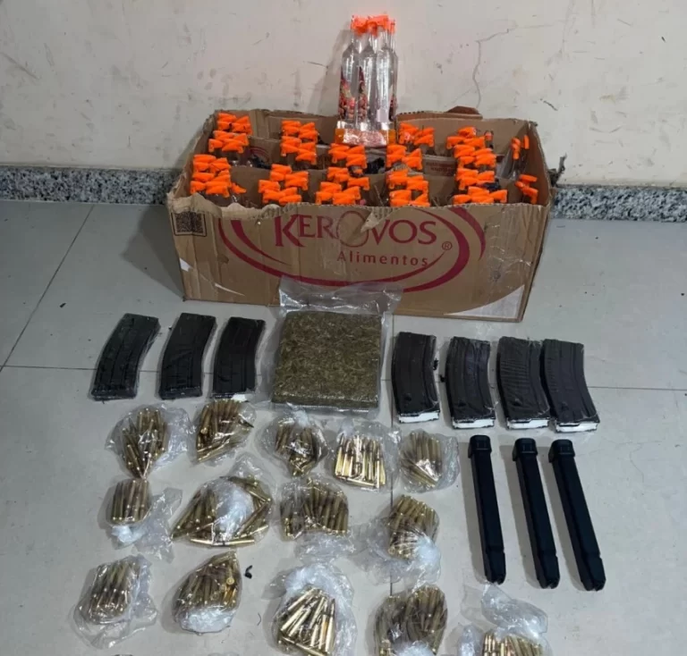 PM apreende farta quantidade de munições, carregadores e drogas em Eunápolis