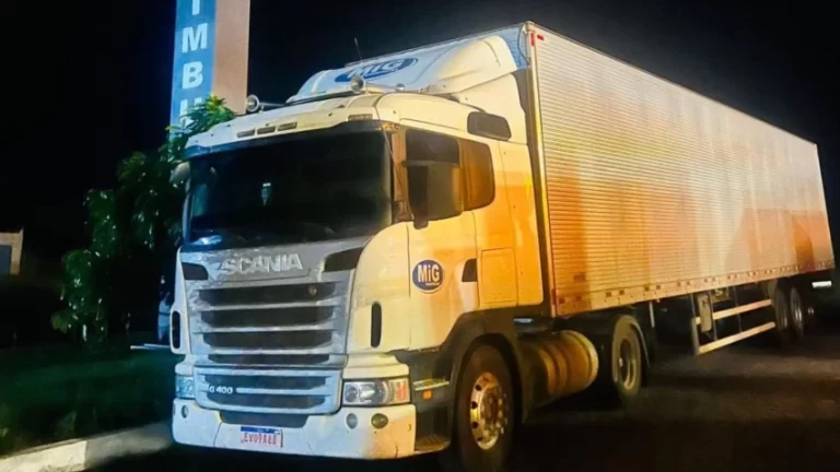 CACAU ROUBADO: Caminhão é recuperado pela PM em posto de gasolina em Buerarema