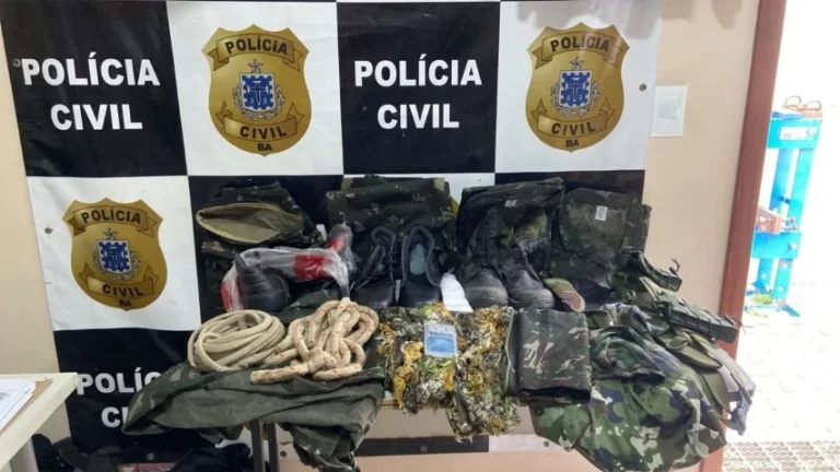 NA MIRA: Polícia estoura esconderijo do CV e encontra materiais em Eunápolis
