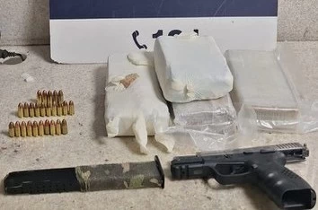 Armado e com drogas na bagagem: PRF flagra passageiro com pistola e mais de 3 kg de crack em ônibus na BR-116