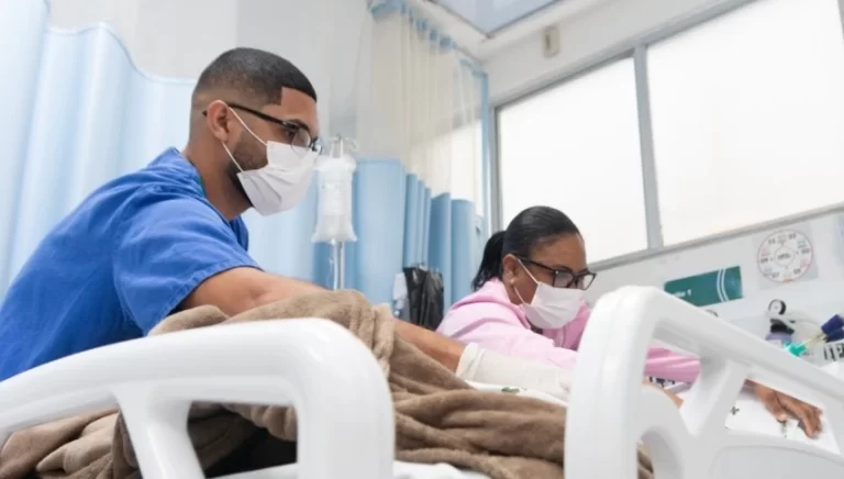 Sesab convoca 605 profissionais para reforçar assistência à saúde