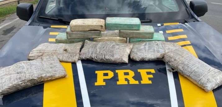 PRF apreende 10 kg de drogas escondidas em SUV durante abordagem em Nova Itarana