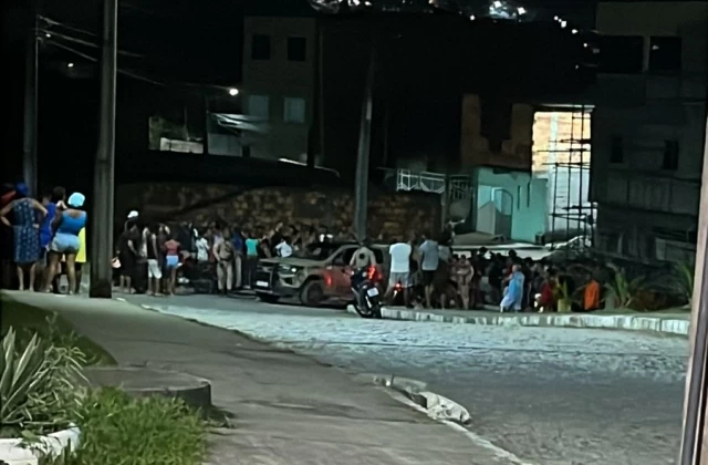 DUPLO HOMICÍDIO: Jovens são mortos a tiros em rua de Candeias