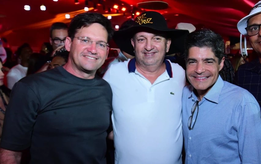 COMENDO ÁGUA! ACM Neto e João Roma curtem São João de Cruz das Almas com prefeito Ednaldo 1 - COMENDO ÁGUA! ACM Neto e João Roma curtem São João de Cruz das Almas com prefeito Ednaldo