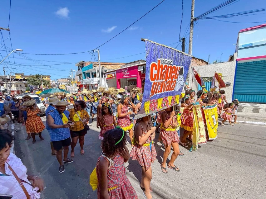 - Dezenas de famílias participam de arrastões juninos no 2º dia do Pedrão de Lauro