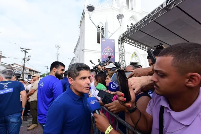 ACM Neto defende aliança entre centro e direita e aposta em “onda anti-PT” para 2026