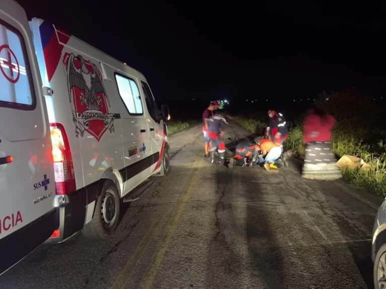 BURACO NA PISTA: Motociclista sofre grave acidente na BA-409 e moradores cobram Governo