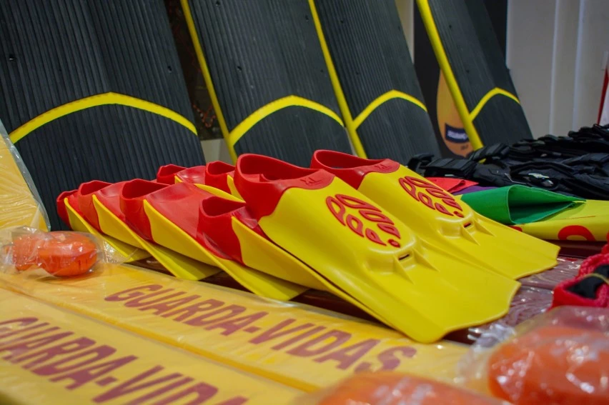 Guarda Municipal e salva-vidas recebem novos equipamentos em ação liderada por Débora Regis