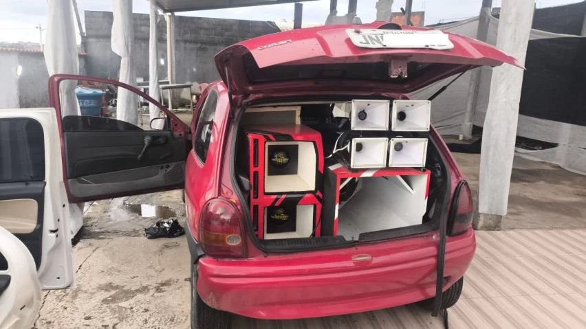 FIM DA BADERNA! Após denúncias de paredão, PM apreende BMW e outros veículos em Valéria