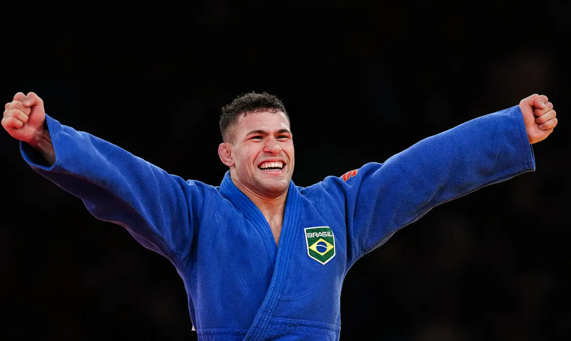 Uma prata, dois bronzes e uma coleção de motivos de orgulho em Paris. Confira o resumo 1 1ª medalha do Brasil em Paris