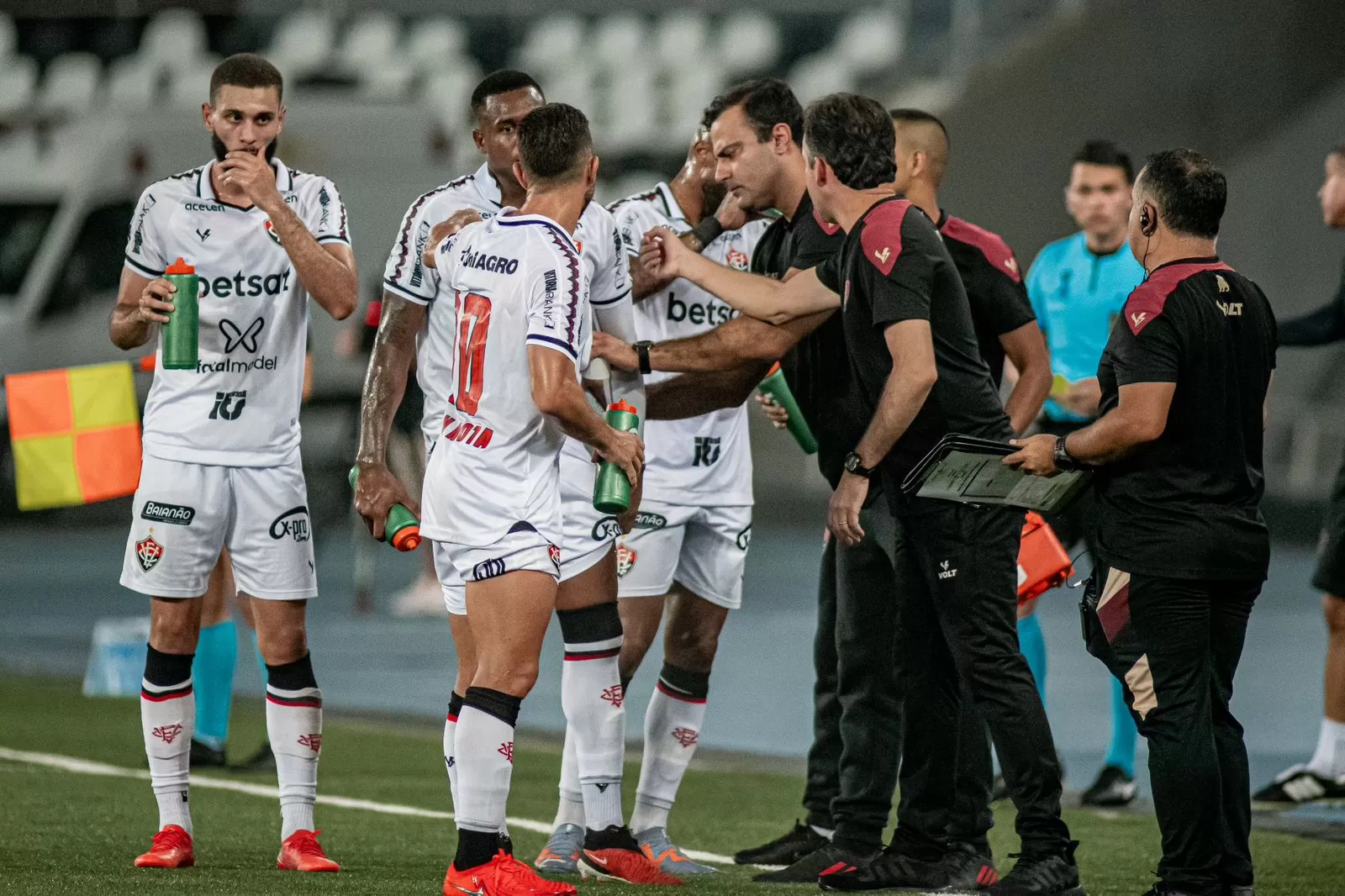 - Copa do Brasil: Vitória perde para o Botafogo e fica em desvantagem