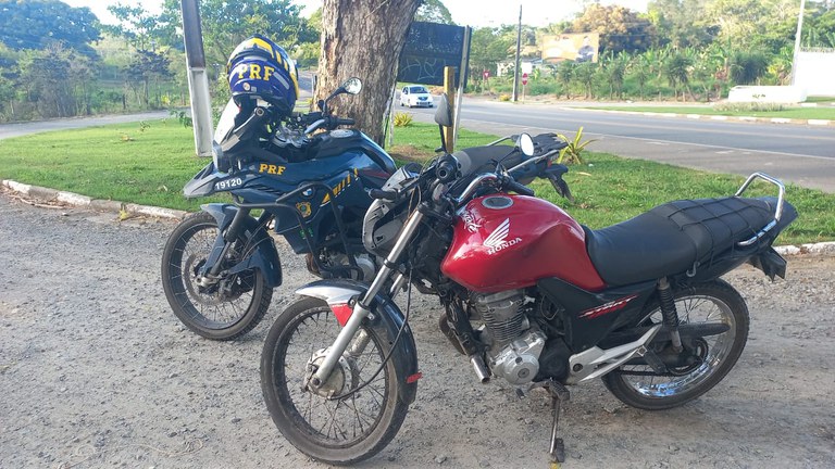 PRF intercepta motocicleta clonada em Ilhéus e frustra tentativa de fuga