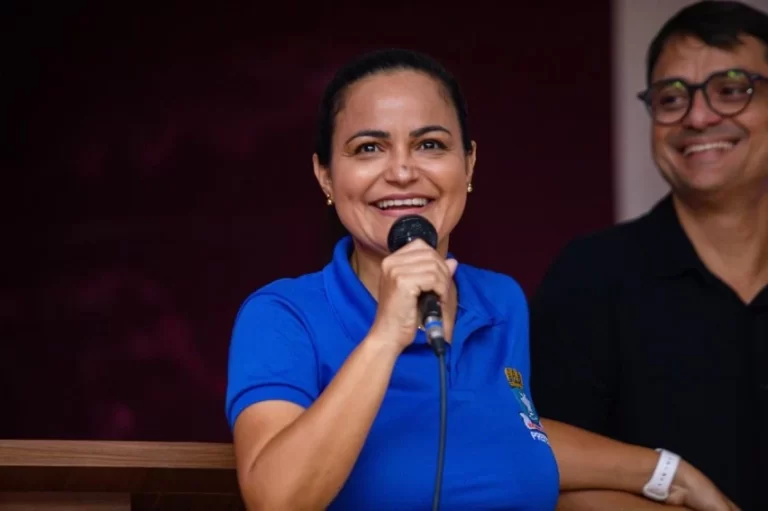 Débora Regis destaca ação de ordenamento nas praias de Lauro de Freitas: “Será a orla mais bonita do Brasil”