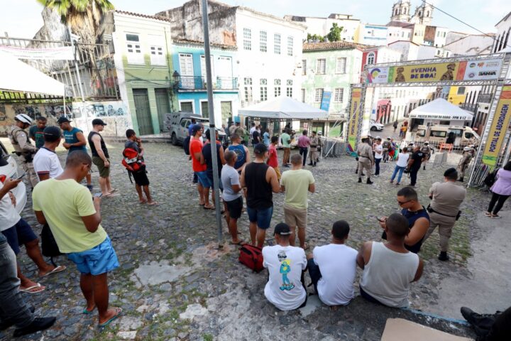 Portais de abordagem da Polícia Militar reforçam segurança no Carnaval de Salvador, em 42 pontos nos três circuitos