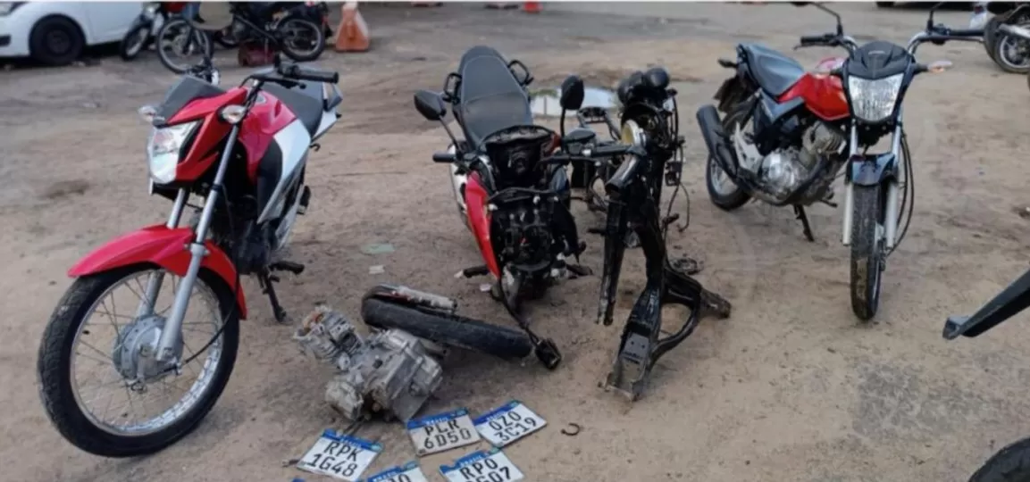 FORÇA TOTAL: PM localiza desmanche e prende dois homens com motos roubadas em Paripe