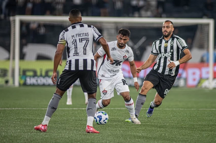 EC Vitória - Lucas Arcanjo brilha, e Vitória segura o Botafogo no Nilton Santos com empate fora de casa