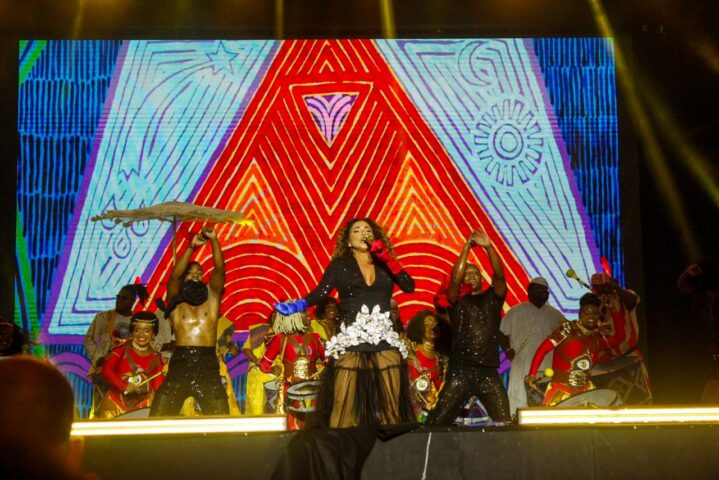 Terceira atração da noite, Daniela Mercury embala público neste último dia do Festival Virada Salvador