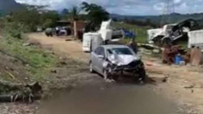 ITAMARAJU: Colisão frontal entre moto e carro deixa dois mortos na BR-101