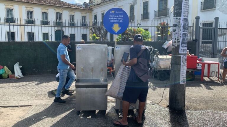 Prefeitura instala oito bebedouros em pontos estratégicos no percurso da Lavagem do Bonfim