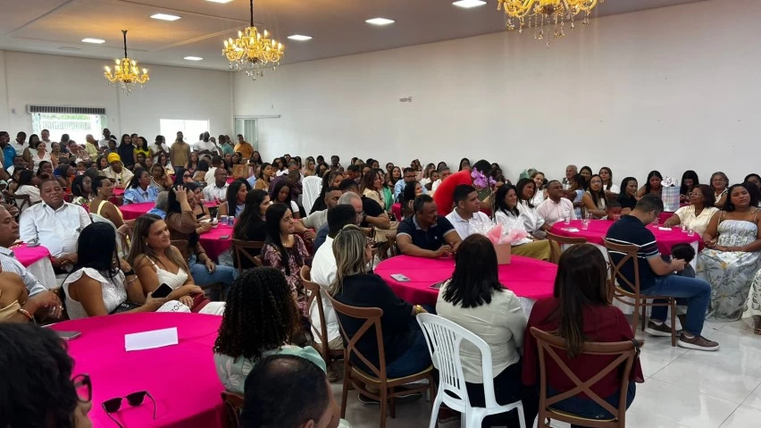 Primeira-dama de Simões Filho celebra aniversário com presença de lideranças e destaca missão de cuidar das pessoas