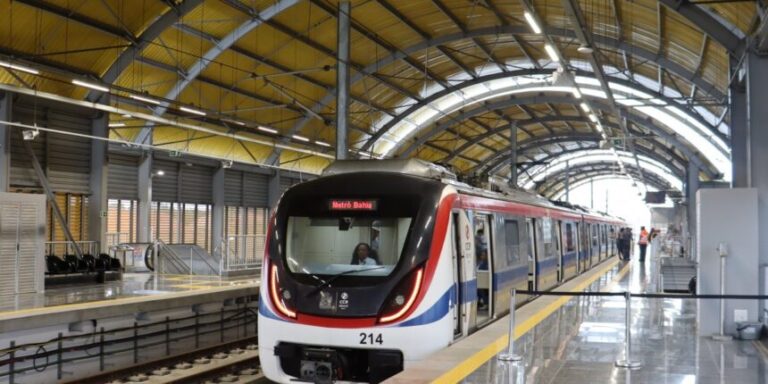 LINHA 2: Metrô apresenta falha e trem é retirado de circulação