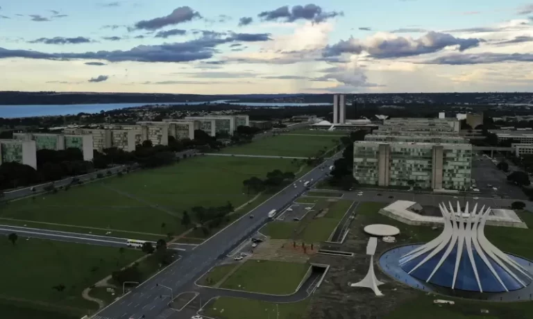TCU decide que presentes recebidos por presidentes não são públicos