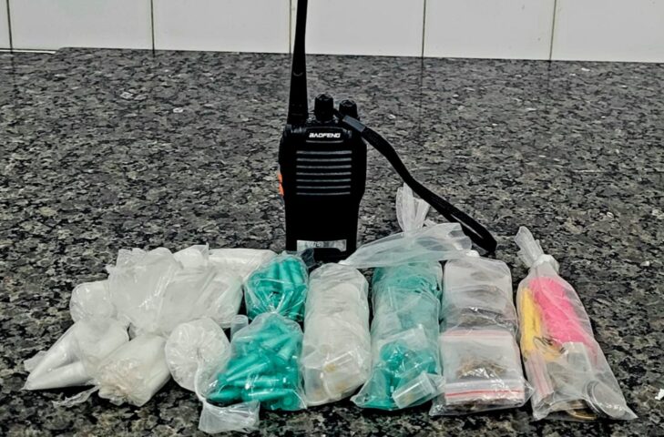 ALTO DE COUTOS: Adolescente é preso com drogas e um rádio transmissor