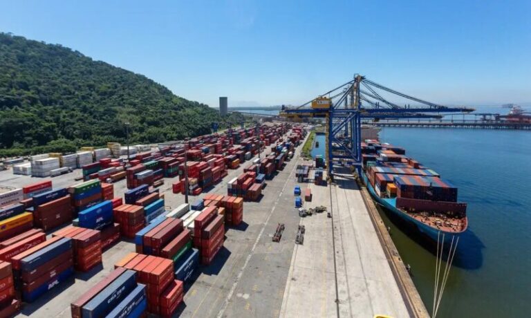 Balança comercial se recupera e tem superávit de US$ 8,15 bi em março