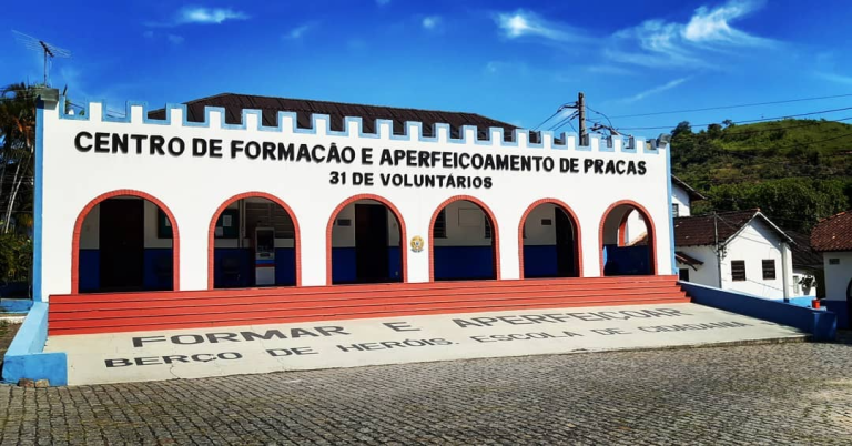 DEU RUIM: Foragido da Justiça é preso após tentar jogar futebol em centro de formação da PM
