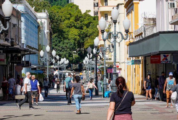 Serviços crescem 0,3% em março, na segunda alta seguida