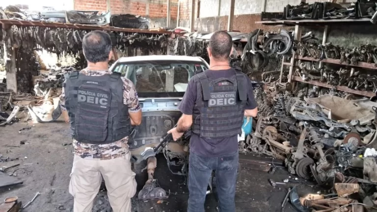 LOJA DE AUTOPEÇAS VIROU DESMANCHE! Polícia estoura esquema no Lobato e prende suspeito em flagrante