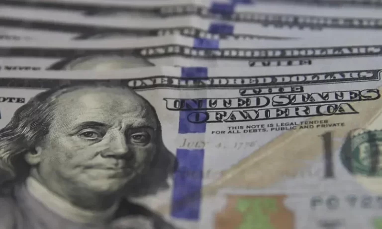 Dólar sobe para R$ 5,75 com tarifas de Trump e declarações de Haddad