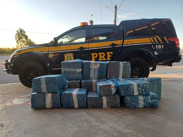Mais de 370 kg de maconha são encontradas dentro de carro em Vitória da Conquista