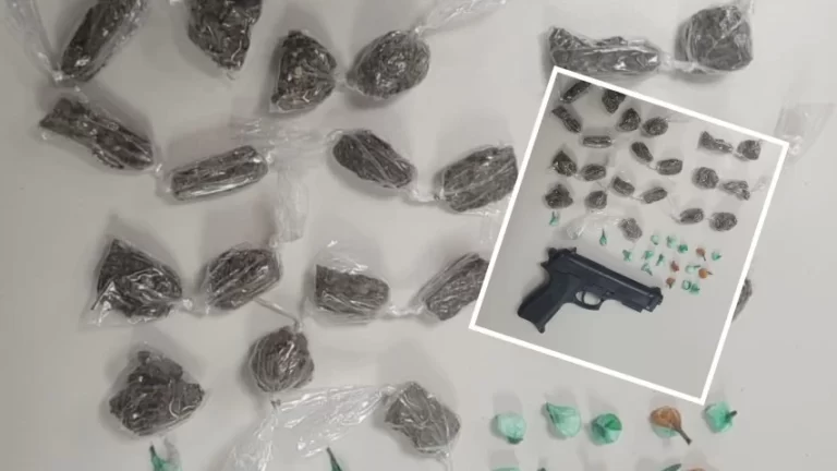 ARMADO COM PISTOLA DE BRINQUEDO: Dupla é presa com drogas em Camaçari