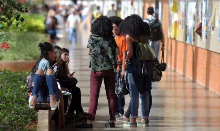 Expansão do Pé-de-Meia beneficiará mais 1 milhão de estudantes