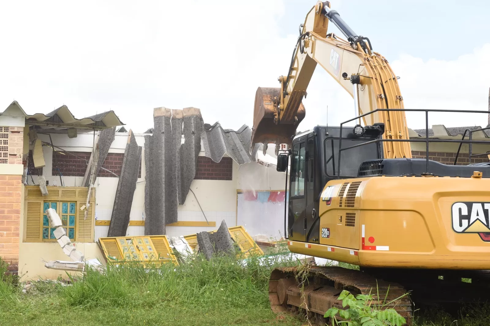 - Com investimento de R$10 milhões, Prefeitura inicia reconstrução de escola em Cajazeiras VIII