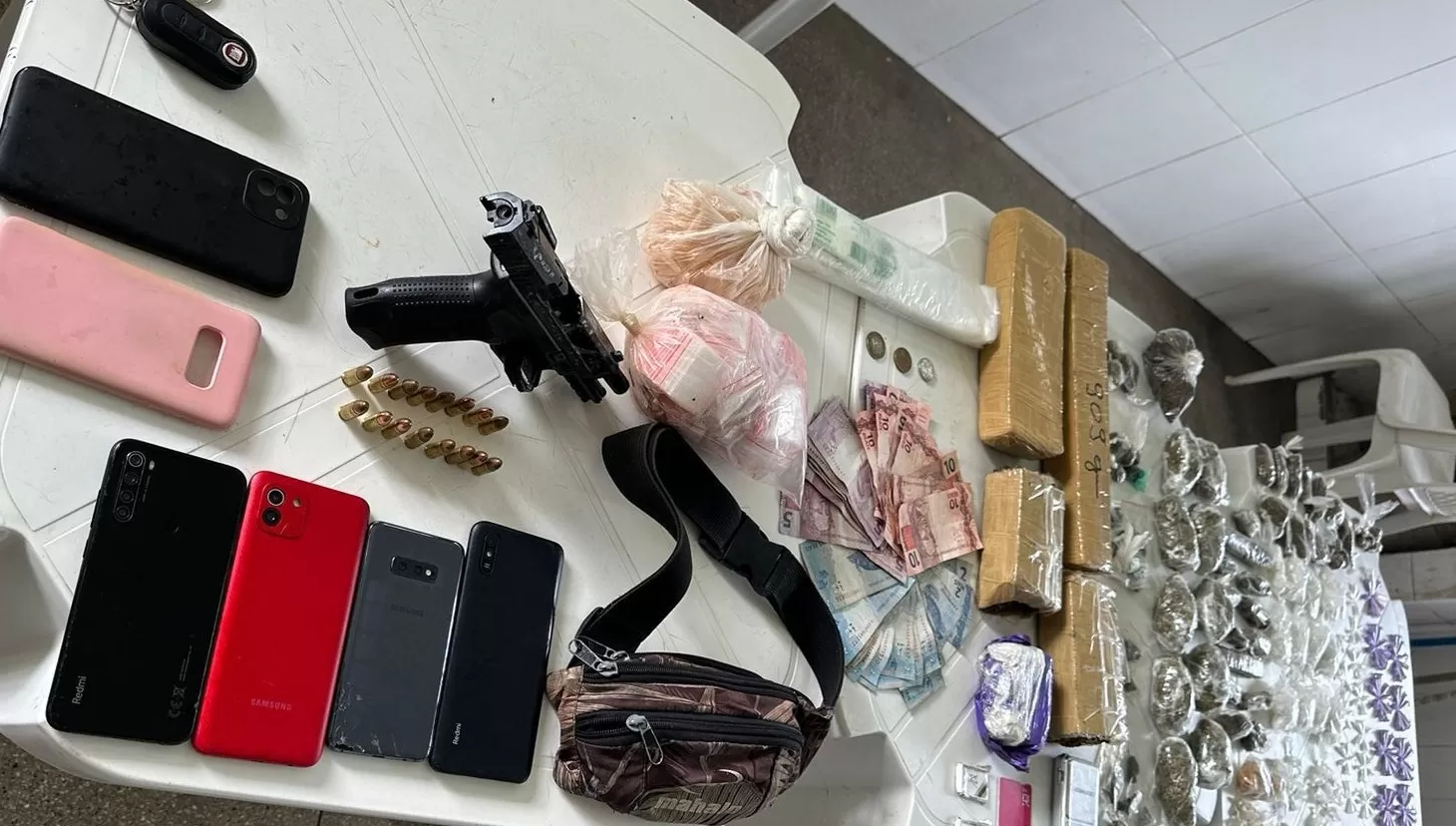 Suspeitos de tráfico são presos pela PM em Candeias