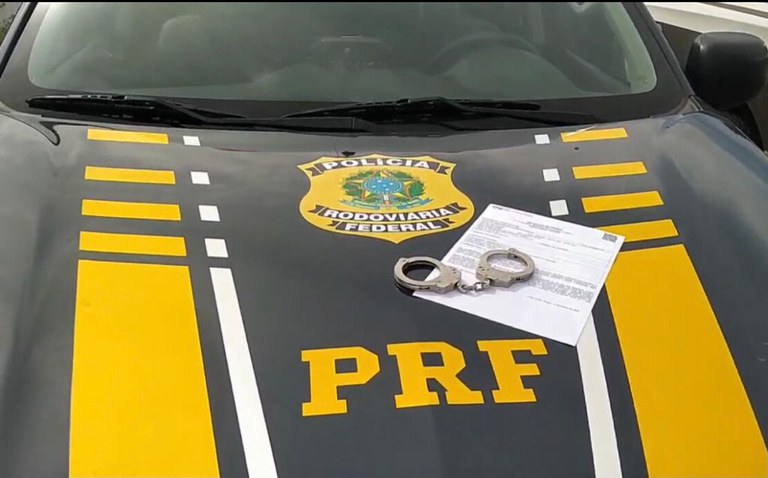 Motorista de ônibus, procurado pelo não pagamento de pensão alimentícia é detido pela PRF em Feira de Santana