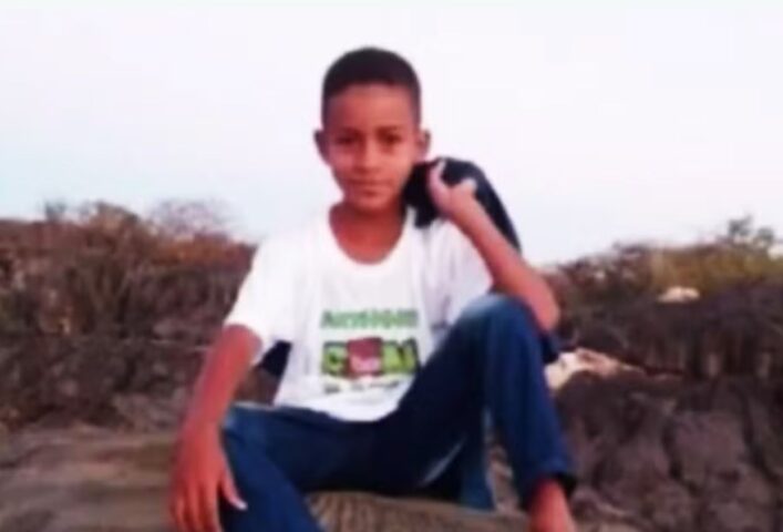 LAPÃO: Carro bate em moto conduzida por criança de 10 anos e menino morre